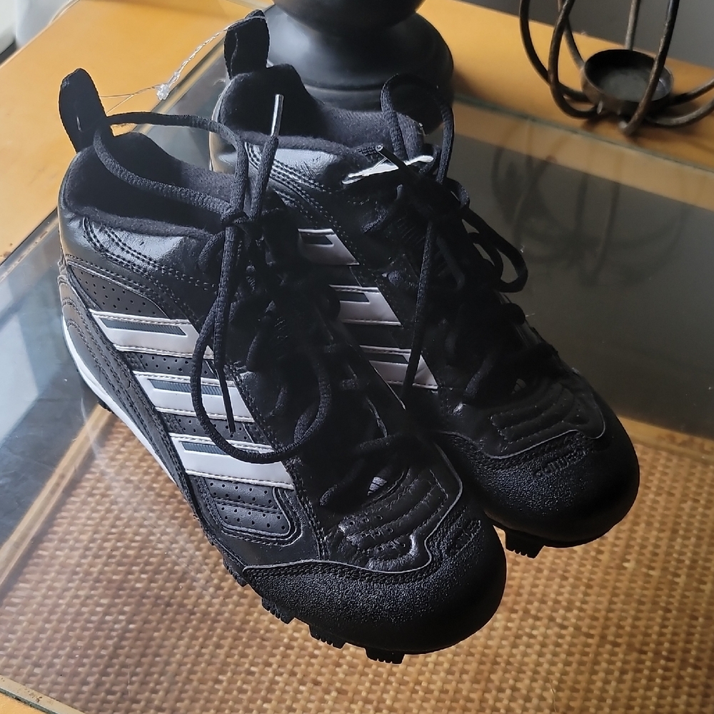 NWOT Adidas Black and White Sports Size 4 Cleats